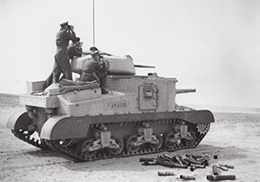 General Auchinleck observing a Grant in action in Gazala 1942