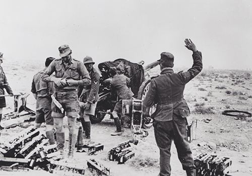 A German 105mm Howitzer in Gazala 1942