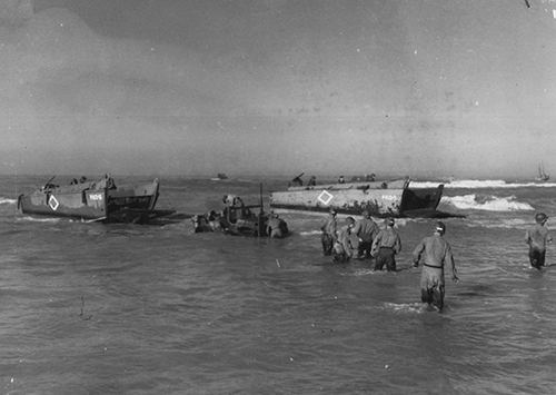 US troops come ashore on Sicily