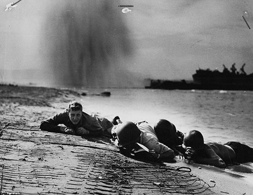 US soldiers under fire