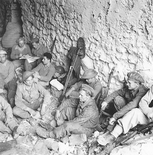 Polish infantry rest in Monte Cassino 1944