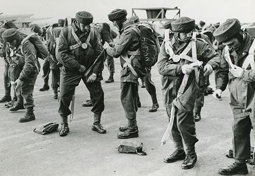 Paras prepare for take off