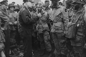 Eisenhower briefs the US airborne