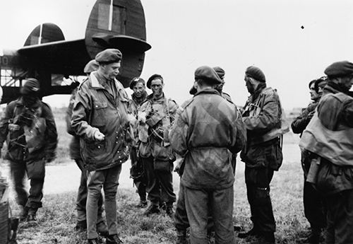 Maj-Gen Gale with parachutists