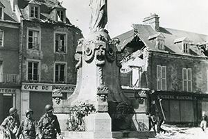 Browse US troops in Carentan