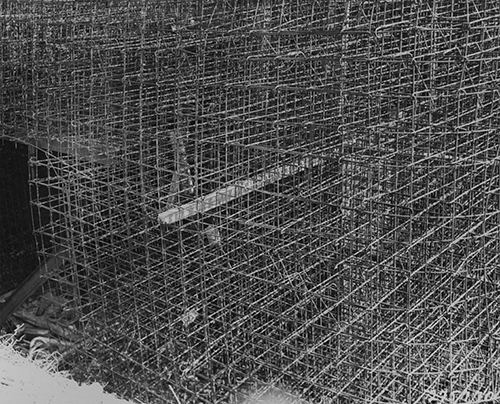 Steel reinforcements in a pillbox