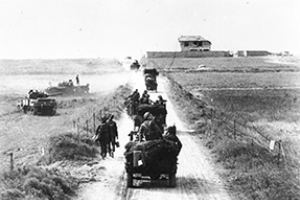 British Troops head inland from King Green