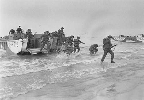 Troops storm ashore during Exercise Fabius