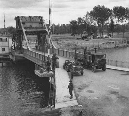 Members of 3 Div crossing the Orne Canal Bridge