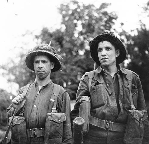 Two soldiers of the Highland Light Infantry of Canada