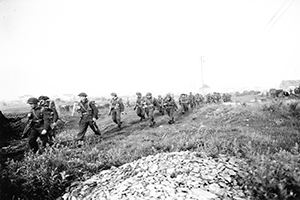 Canadian troops move forward from Vaucelles