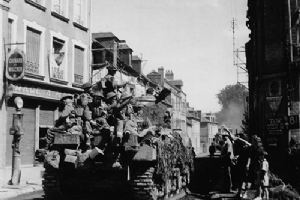 Browse British troops passing through Gace.