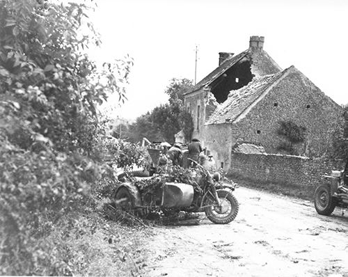 Soldiers from B Company, Argylls of Canada