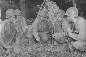 A group of American GIs talk tactics