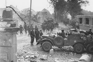 British Cromwell tanks meet up with American infantry
