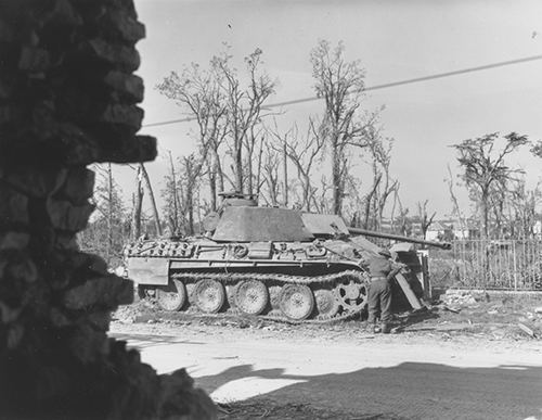 Mont Royal fusiliers inspect a knocked out Hitlerjugend Panther