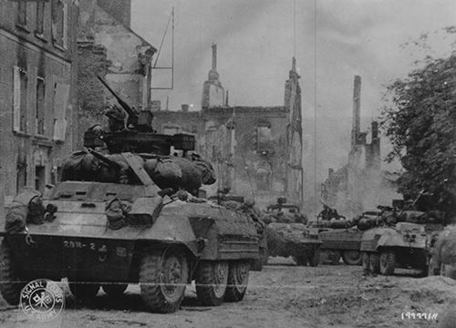 Troops move through St-Lo