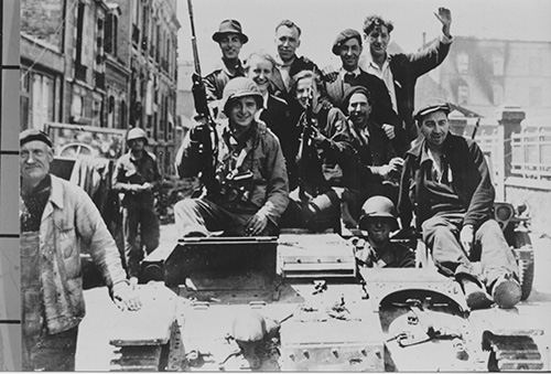American troops being welcomed as liberators