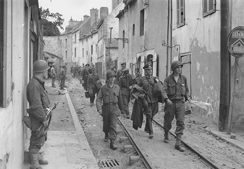 American Infantry escort Oberst von Aulock into captivity