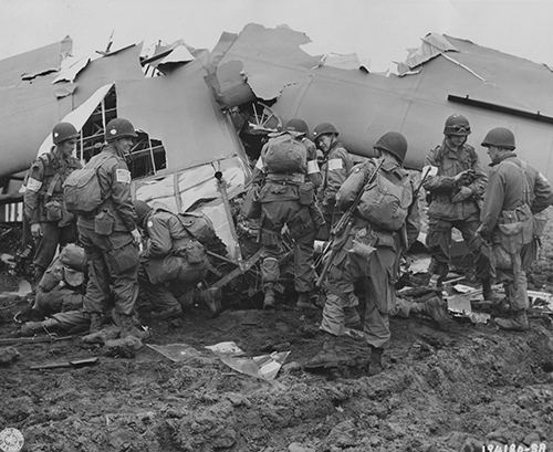 American 101st Airborne troops (EA 38134)