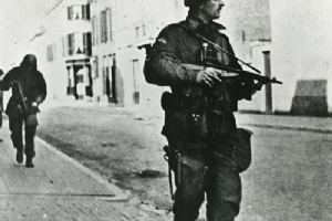 Capt Killick leads a 2nd Parachute Battalion patrol