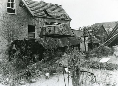 Tiger Ausf B knocked out on Wever Straat