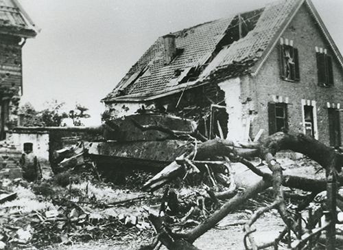 Tiger Ausf B knocked out on Wever Straat