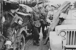 British Paratroopers with US Troops
