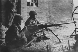 A machine gun crew of the US 9th Army