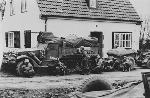 Infantrymen of the US 84th Division