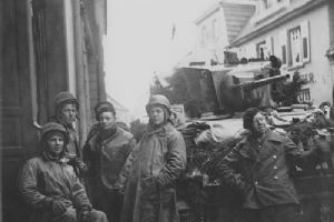 British tank crew in The Rhineland Battle