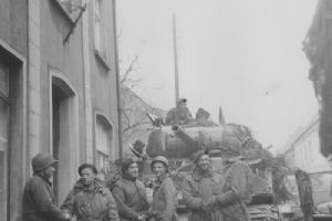 Browse British and American troops meet up