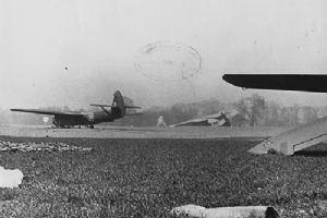 Gliders and parachutes shortly after landing