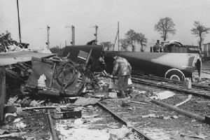 Wrecked glider and jeep at Hamminkeln
