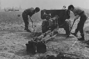 Anti-tank gun crew