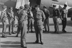 Field Marshal talking to Major General Bols