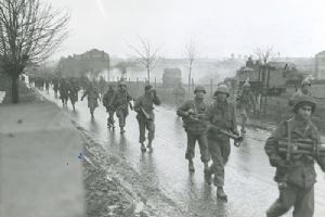 101st Airborne Infantry Div marches out of Bastogne