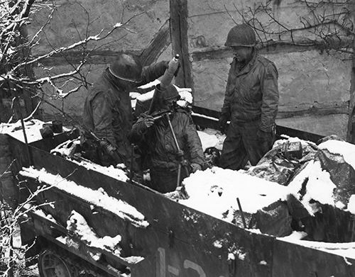2nd Armoured Division mortar team near Amonines