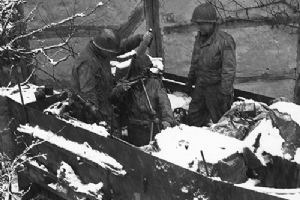 2nd Armoured Division mortar team near Amonines