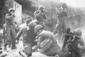 An American M1 mortar team